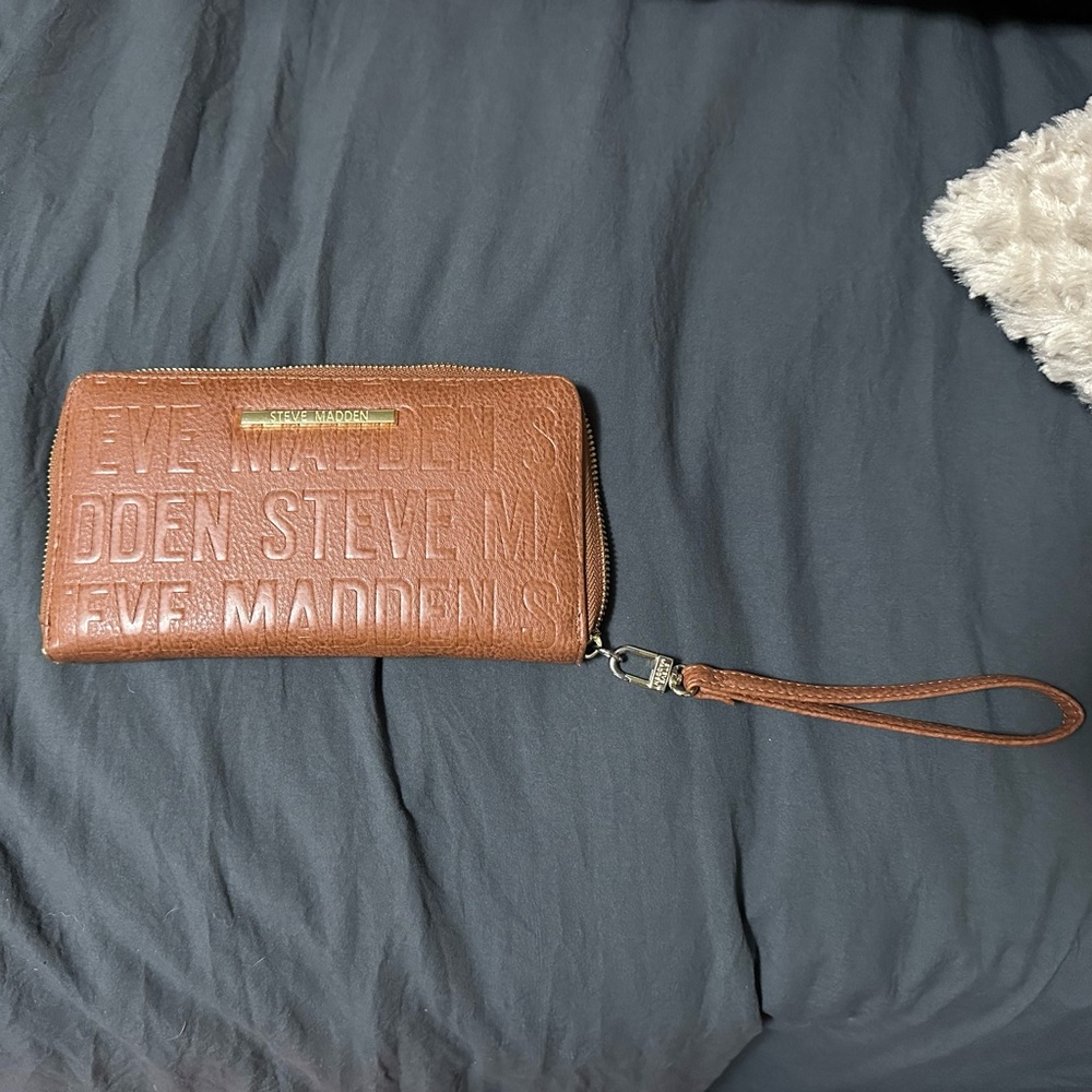 Steve Madden Wristlet